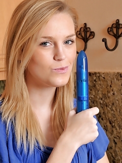 Amanda Middle Age Hairy Pussy