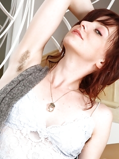 Emma Hairy Teen Webcam Pussy