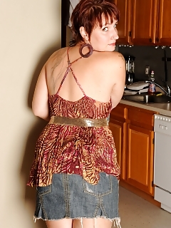 Luci Thin Girls With Hairy