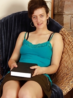 Eloise Hairy Spread Pussy