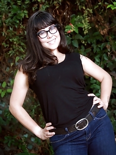 Cleo Young Wifes Hairy Pussy